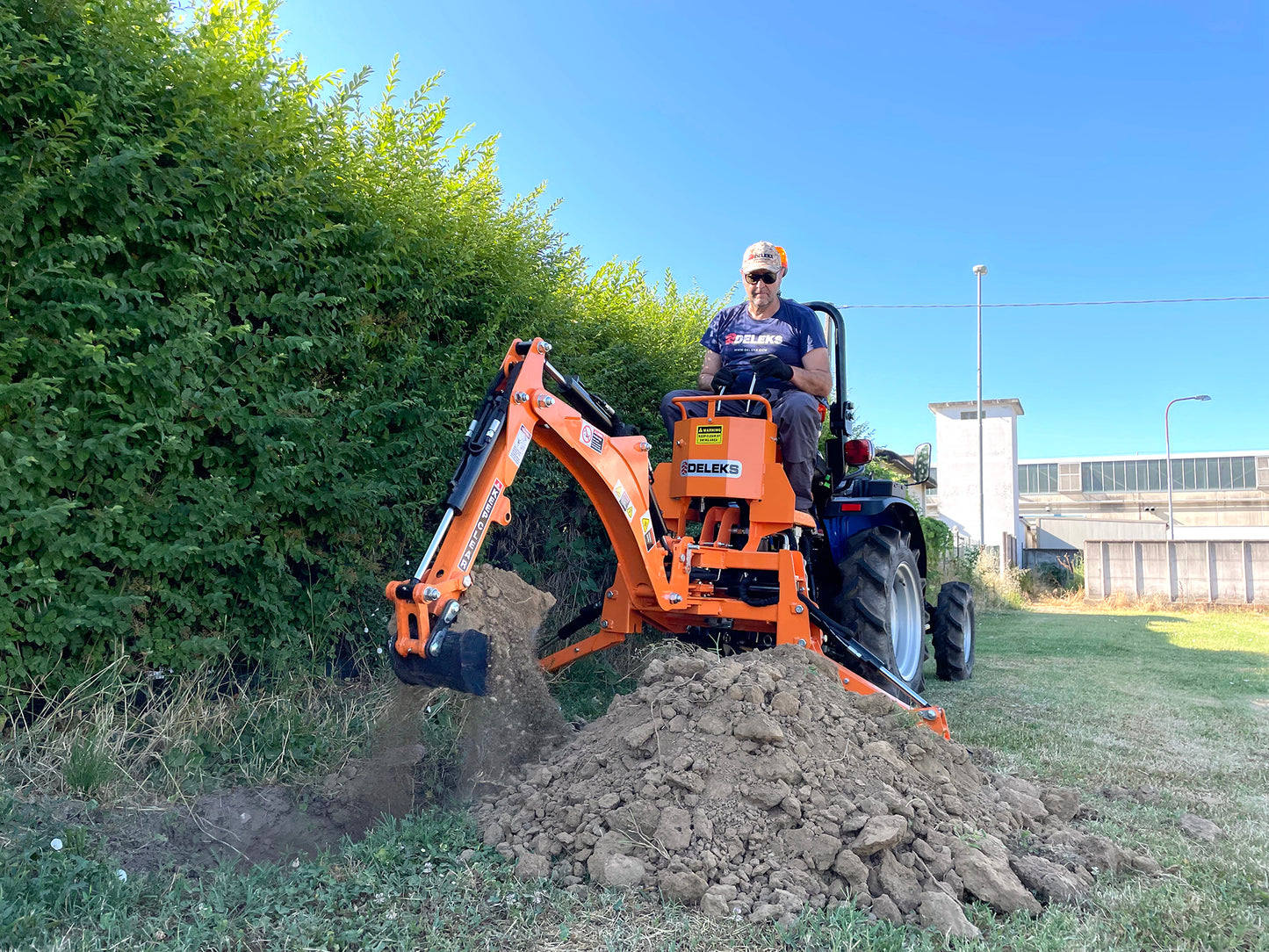 Deleks DRS 1000 Backhoe