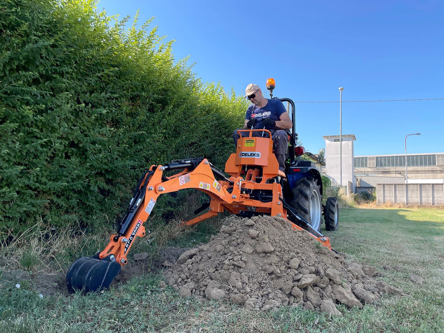 Deleks DRS 1000 Backhoe