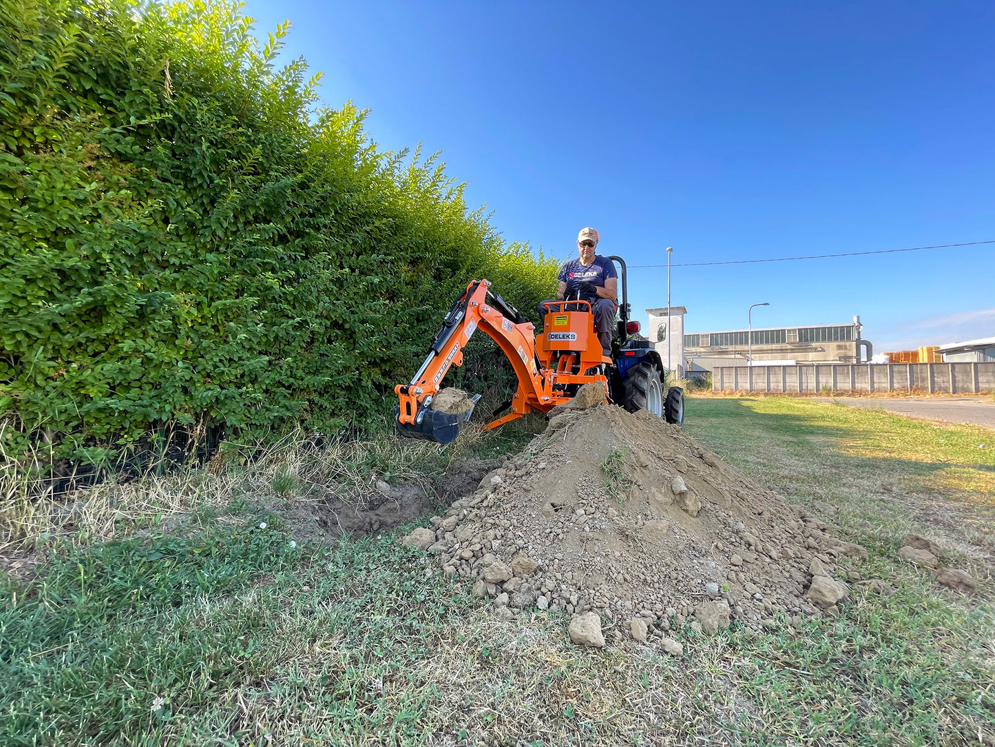 Deleks DRS 1000 Backhoe