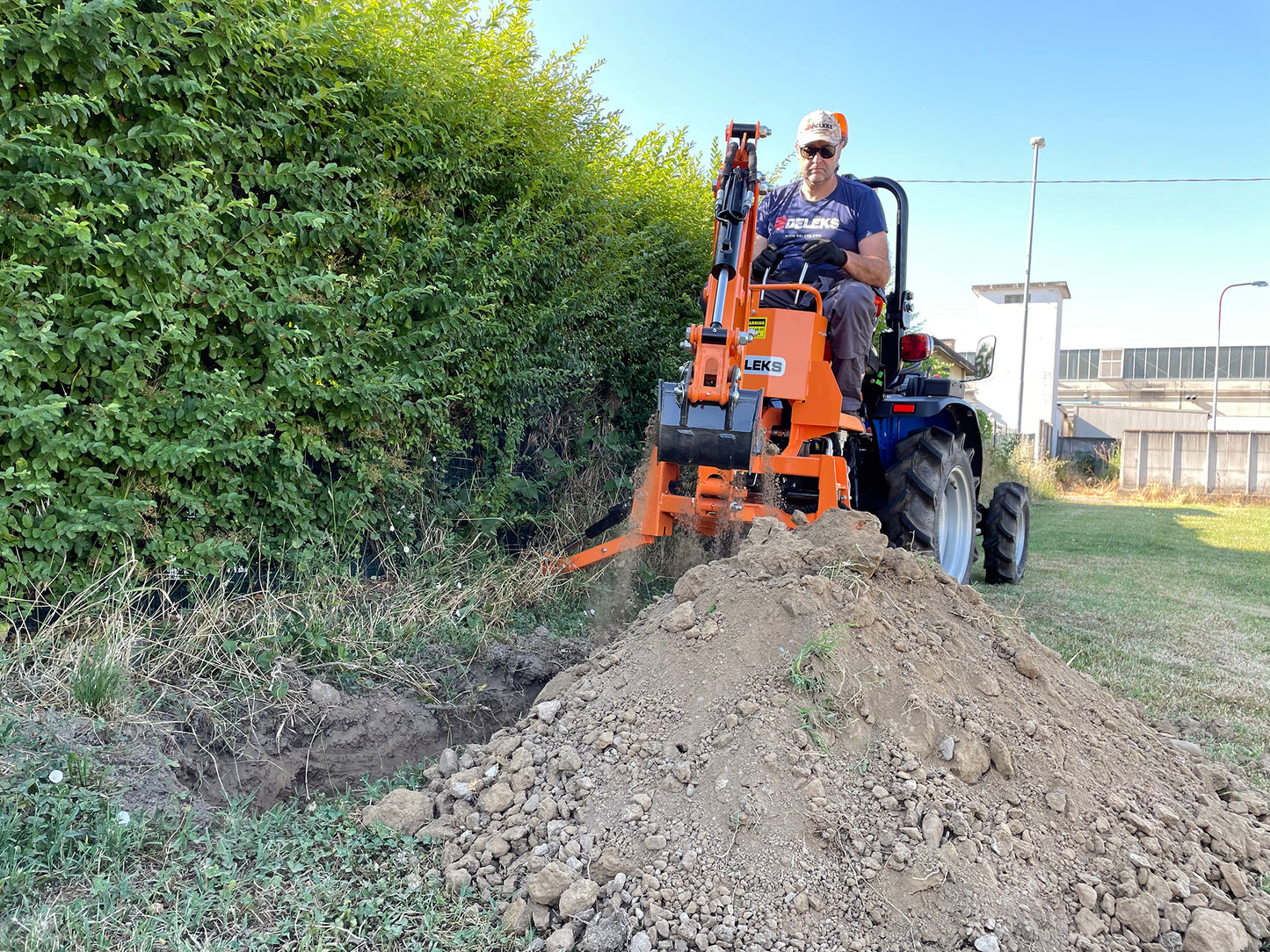 Deleks DRS 1000 Backhoe