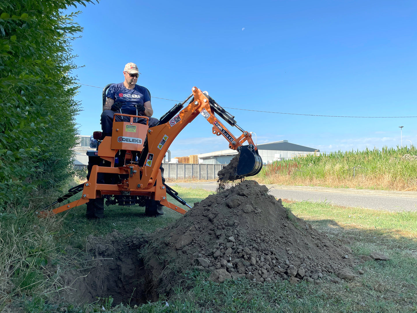 Deleks DRS 1000 Backhoe