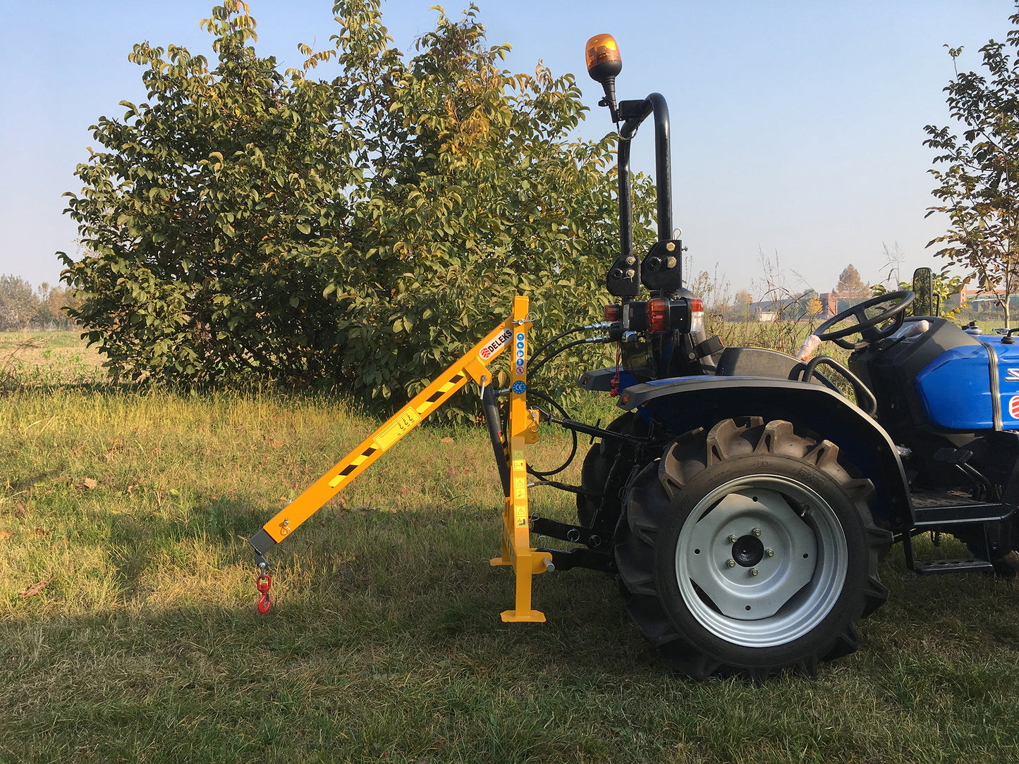 Deleks Hydraulic Cranes for Small and Compact Tractors