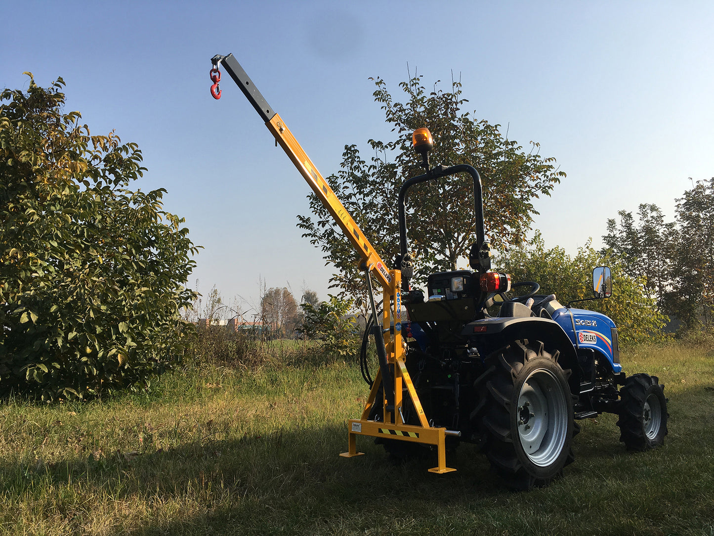 Deleks Hydraulic Cranes for Small and Compact Tractors