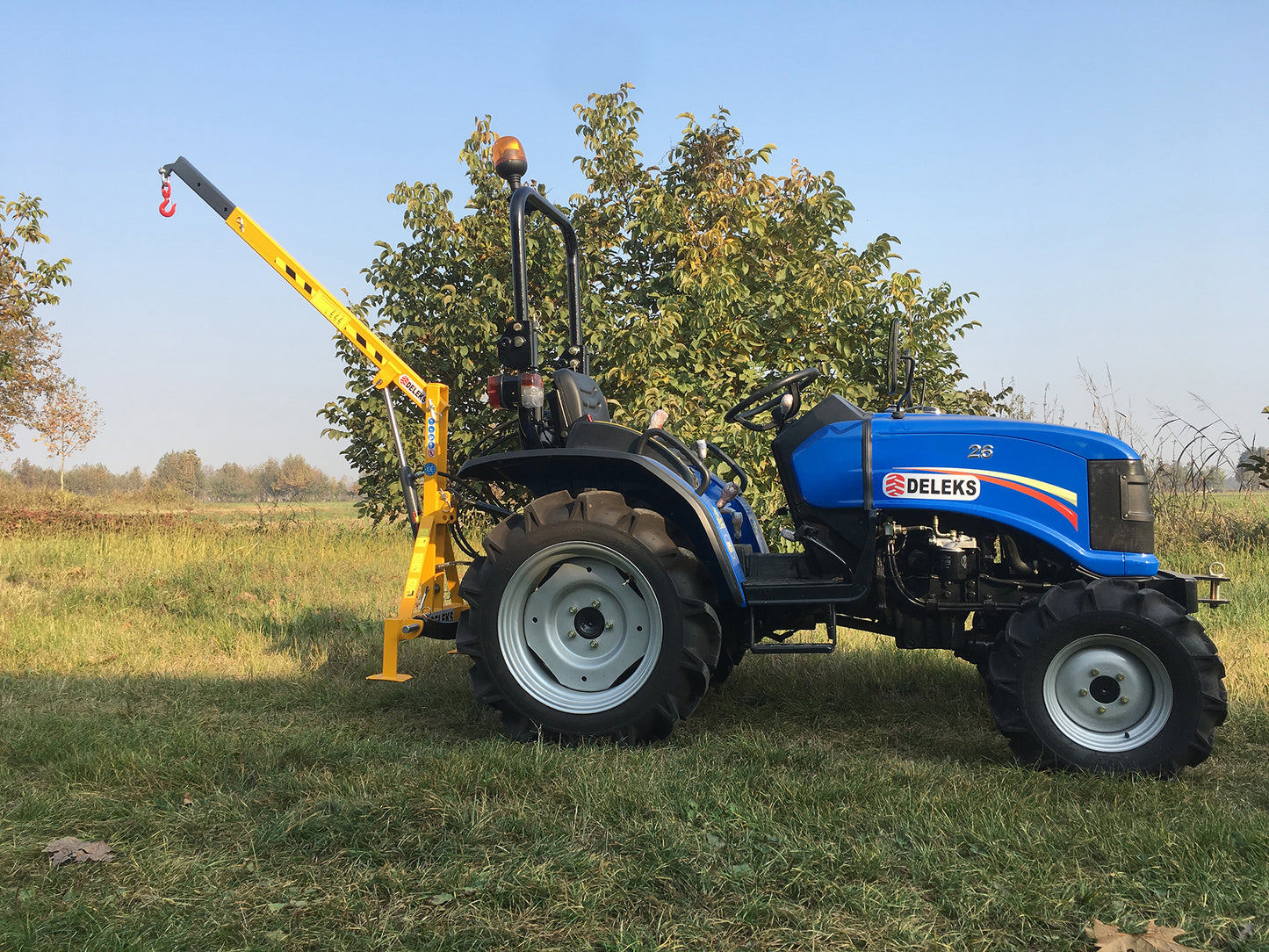 Deleks Hydraulic Cranes for Small and Compact Tractors