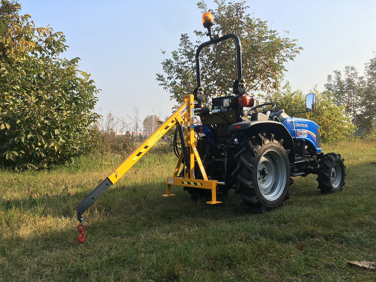 Deleks Hydraulic Cranes for Small and Compact Tractors