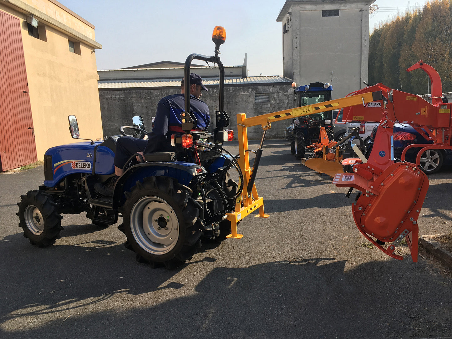 Deleks Hydraulic Cranes for Small and Compact Tractors