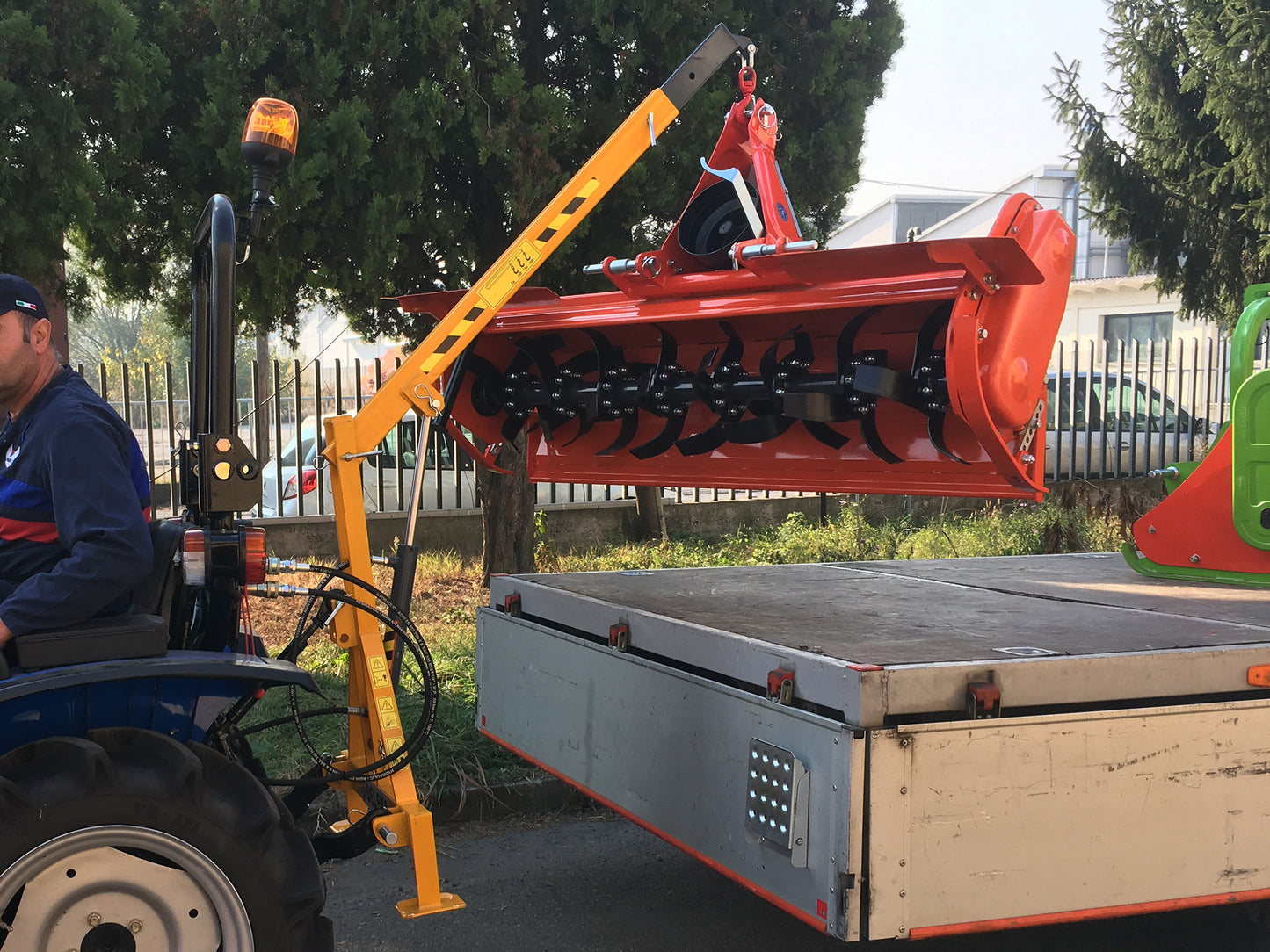 Deleks Hydraulic Cranes for Small and Compact Tractors