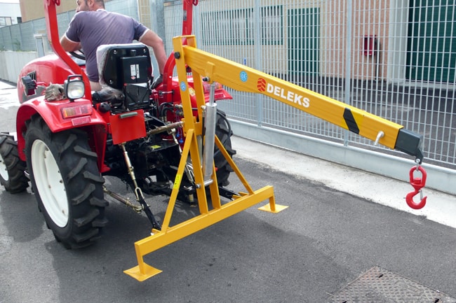 Deleks Hydraulic Cranes for Small and Compact Tractors