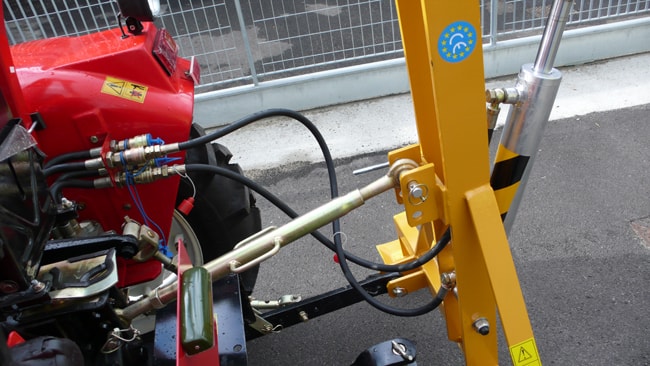 Deleks Hydraulic Cranes for Small and Compact Tractors