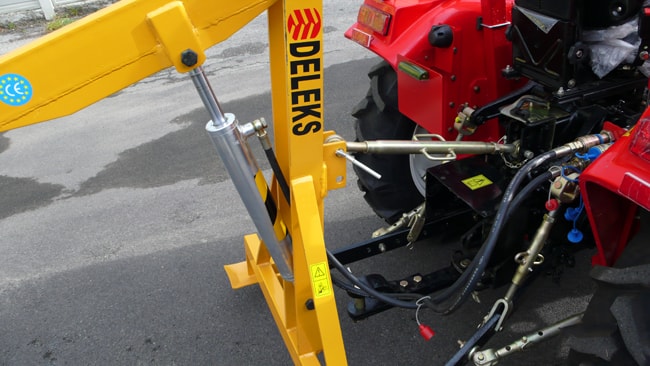 Deleks Hydraulic Cranes for Small and Compact Tractors