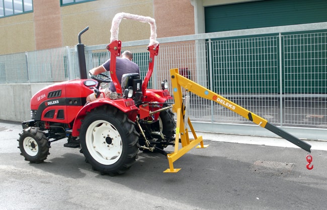 Deleks Hydraulic Cranes for Small and Compact Tractors