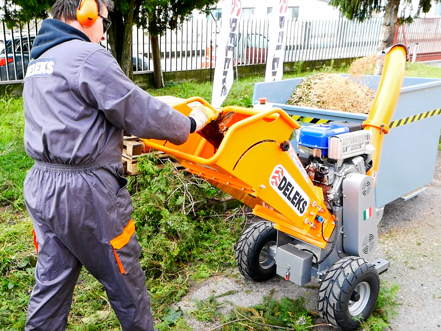 Deleks Chipper Shredders, Petrol-driven