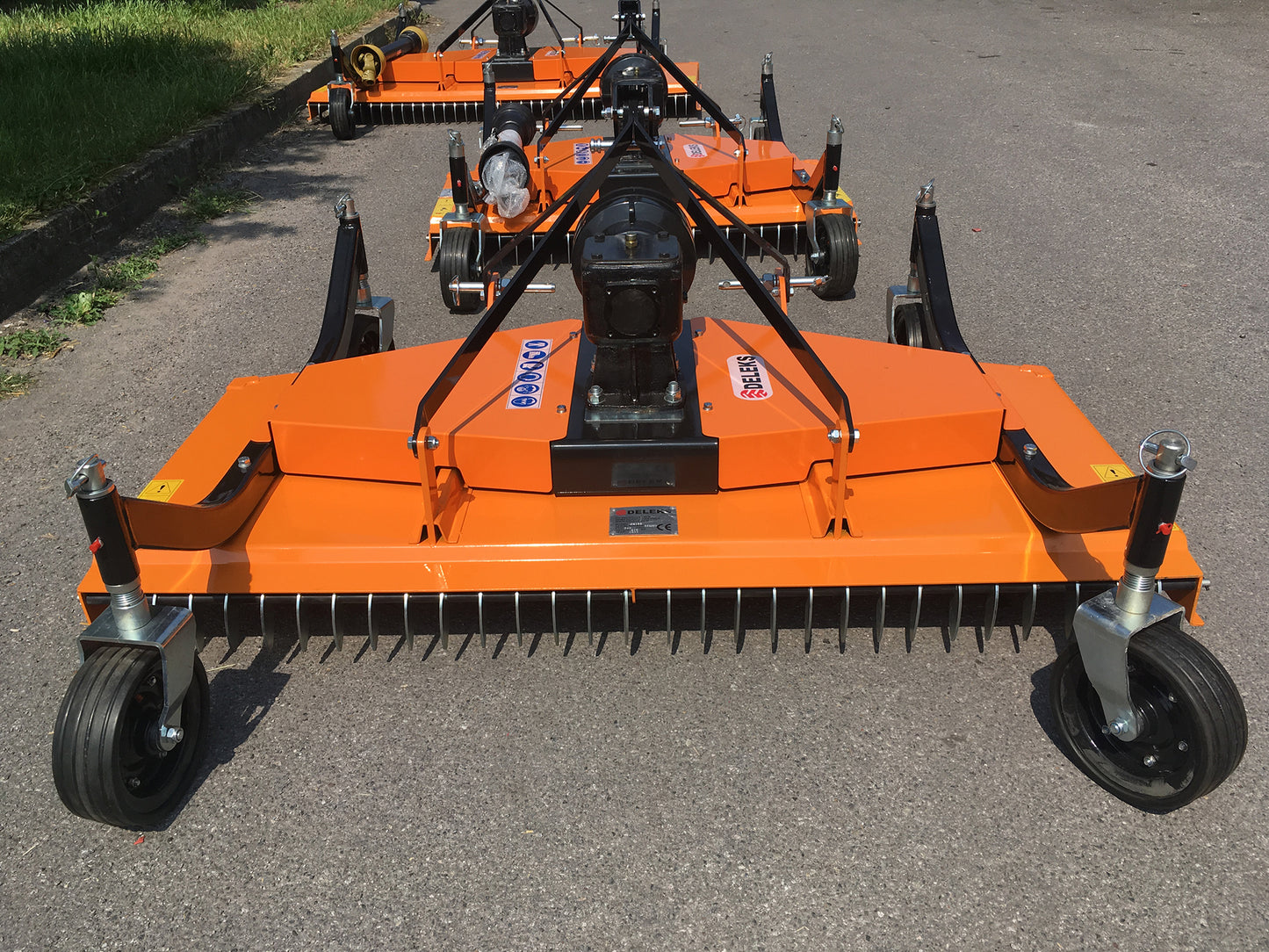 Deleks Finishing Mowers
