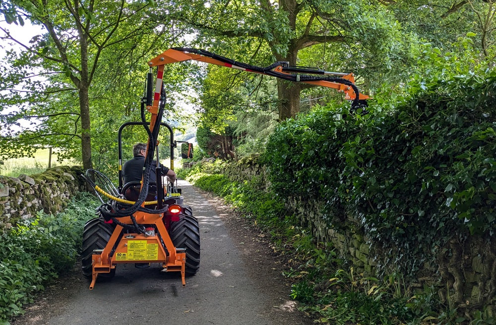 Deleks FALCO Hydraulic Hedgecutters with Wireless Control
