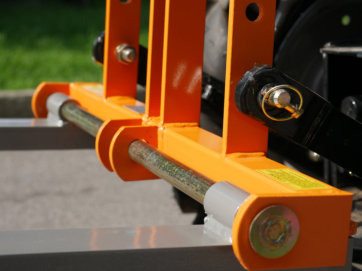 Deleks Adjustable Pallet Forks for Compact Tractors