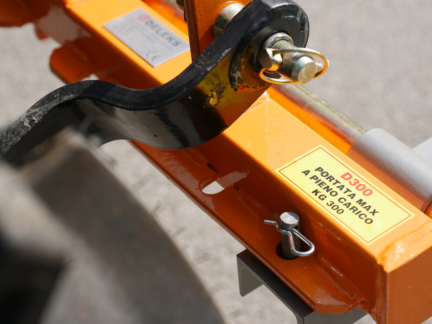 Deleks Adjustable Pallet Forks for Compact Tractors