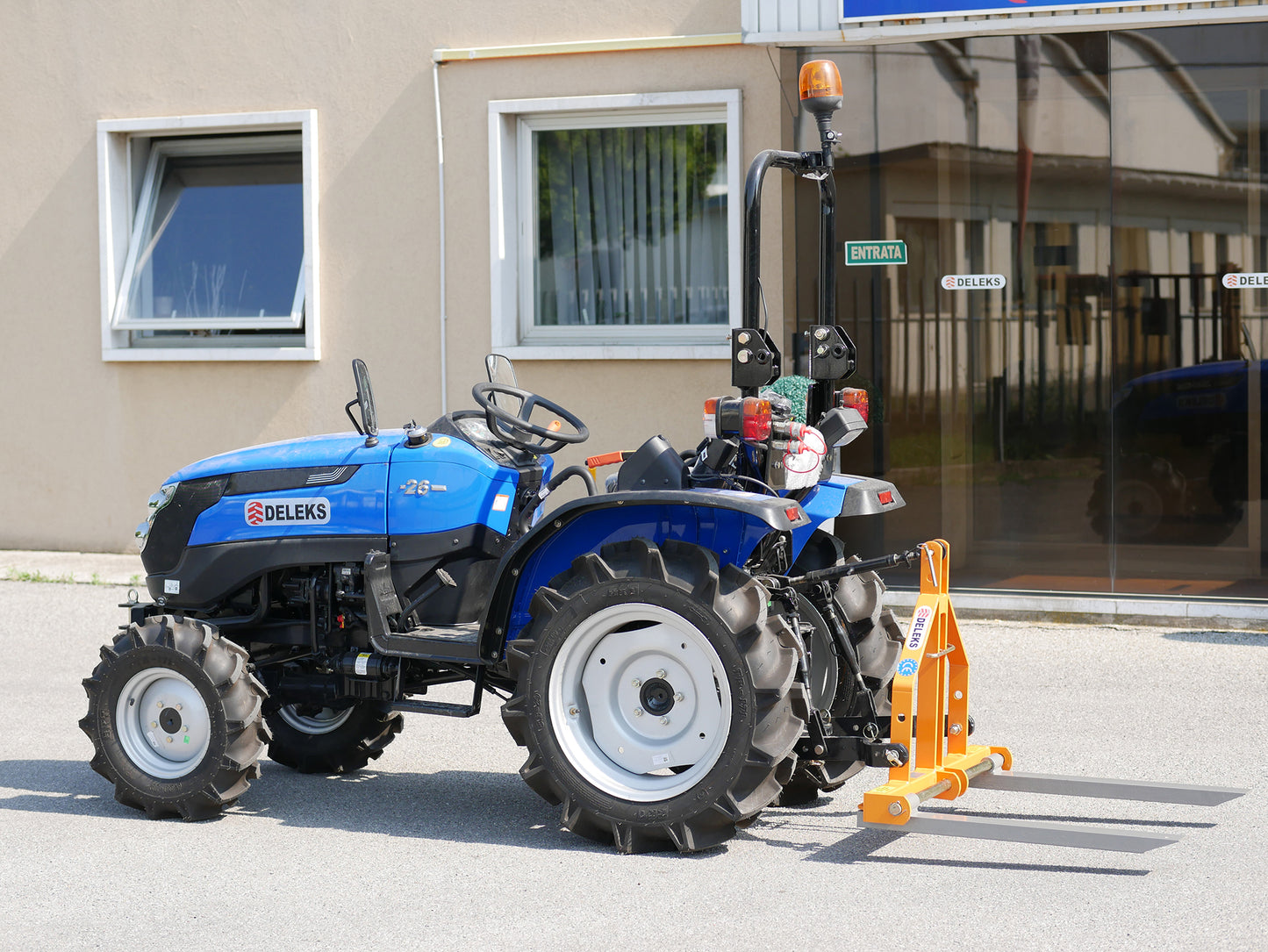 Deleks Adjustable Pallet Forks for Compact Tractors