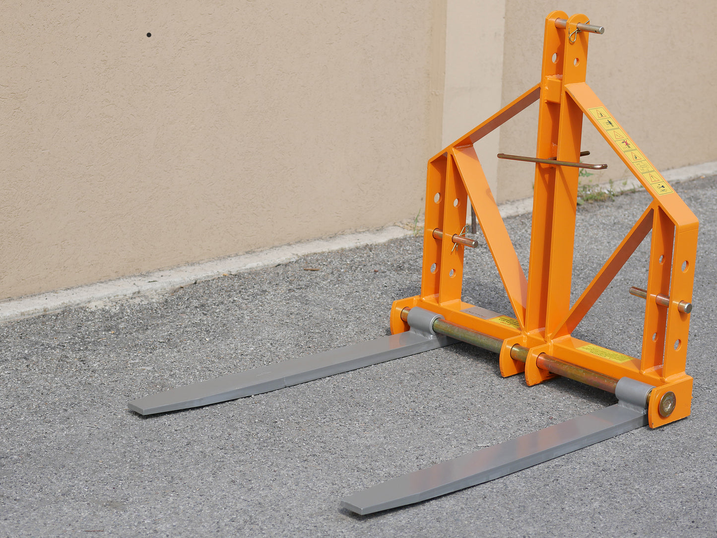 Deleks Adjustable Pallet Forks for Compact Tractors