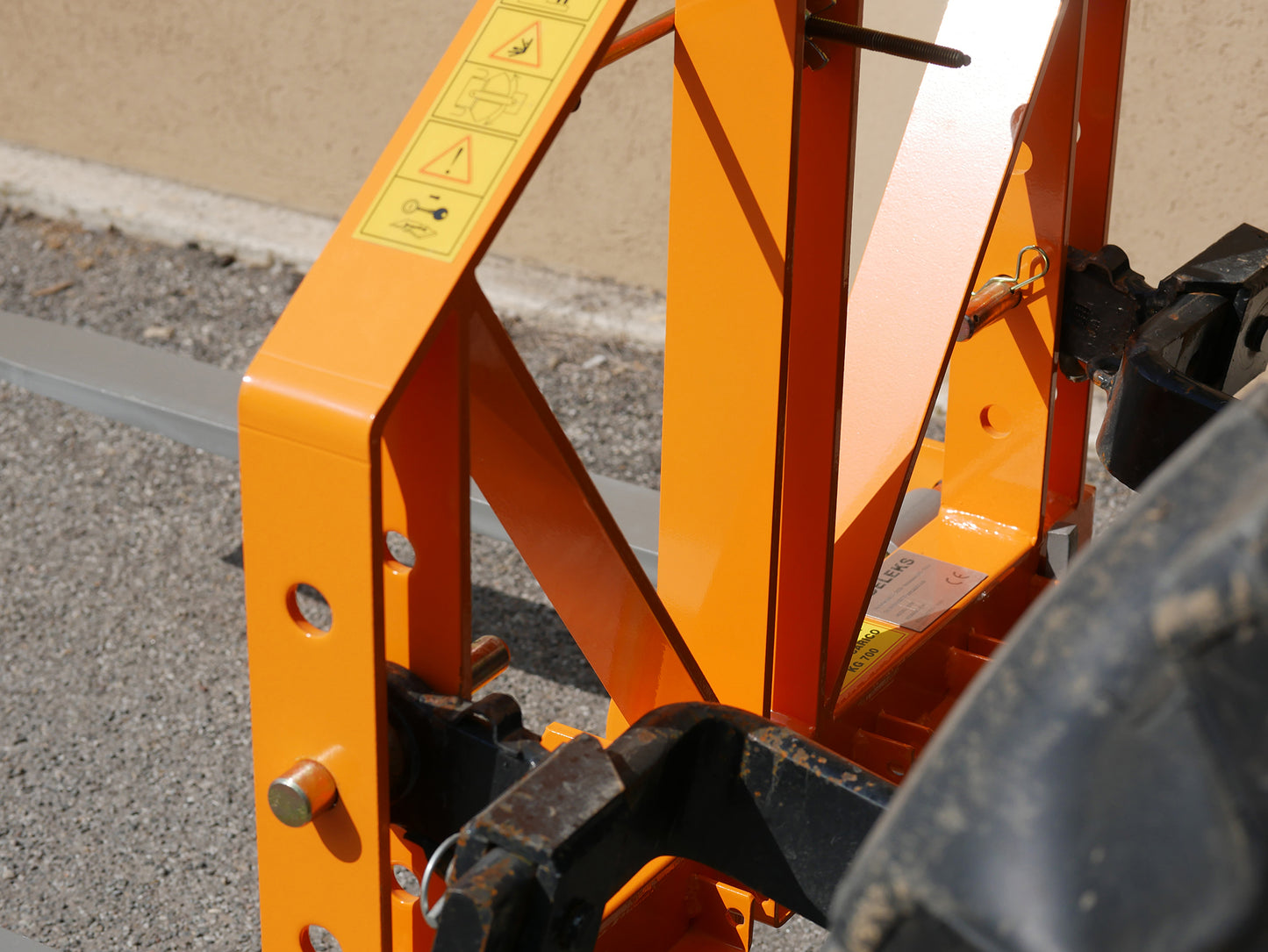 Deleks Adjustable Pallet Forks for Compact Tractors