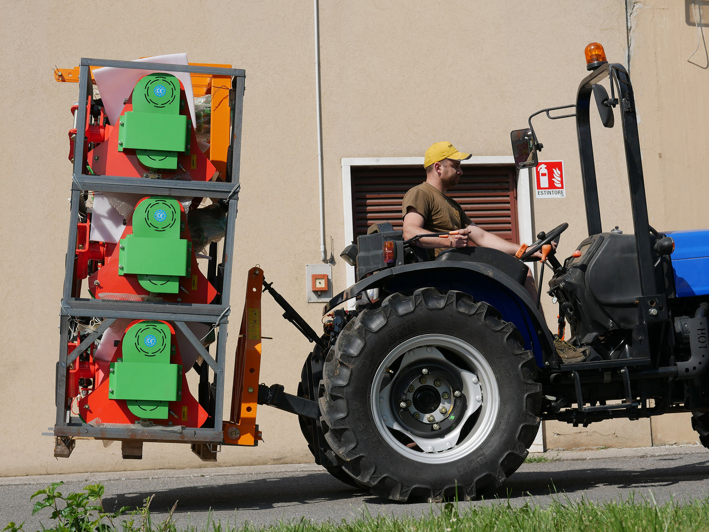 Deleks Adjustable Pallet Forks for Compact Tractors