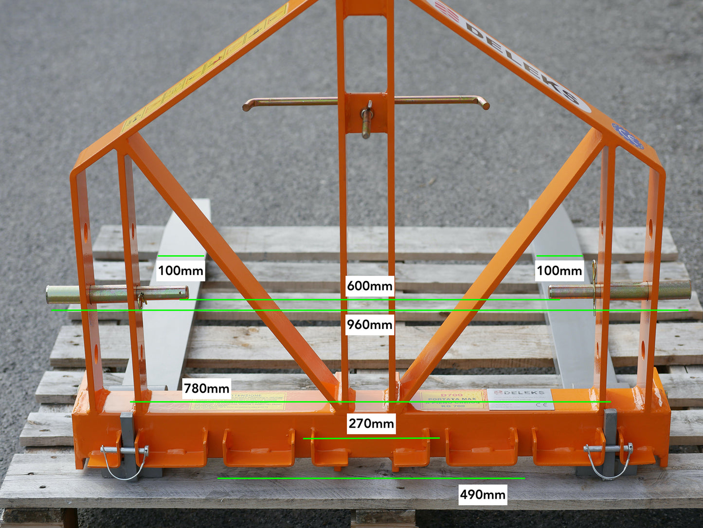 Deleks Adjustable Pallet Forks for Compact Tractors