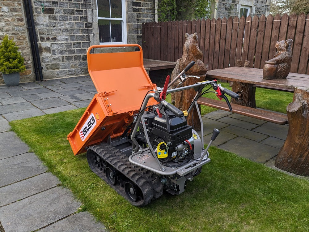 Dumper for use in the garden