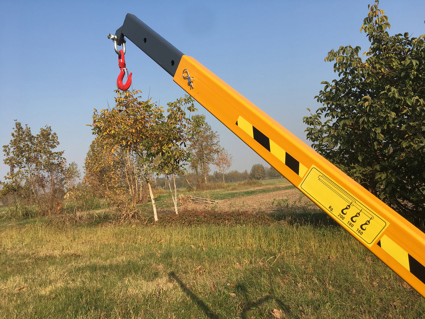 Deleks Hydraulic Cranes for Small and Compact Tractors